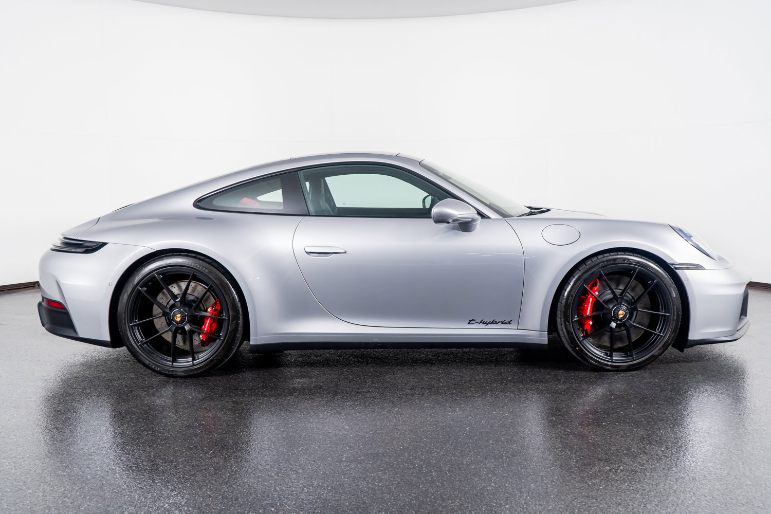Used 2025 Porsche 911 Carrera GTS image 5