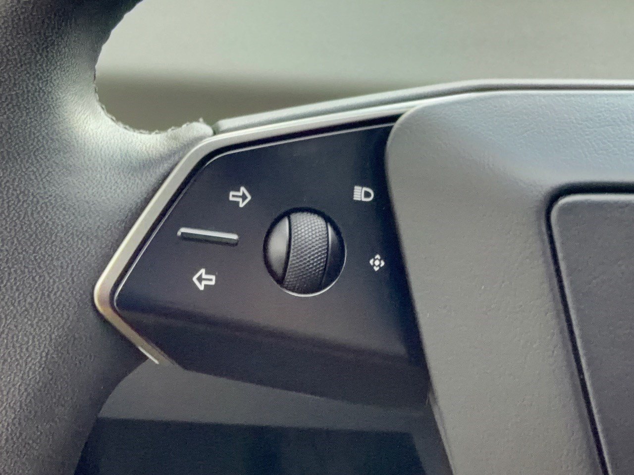 Used 2025 Tesla Cybertruck AWD Crew Cab image 18
