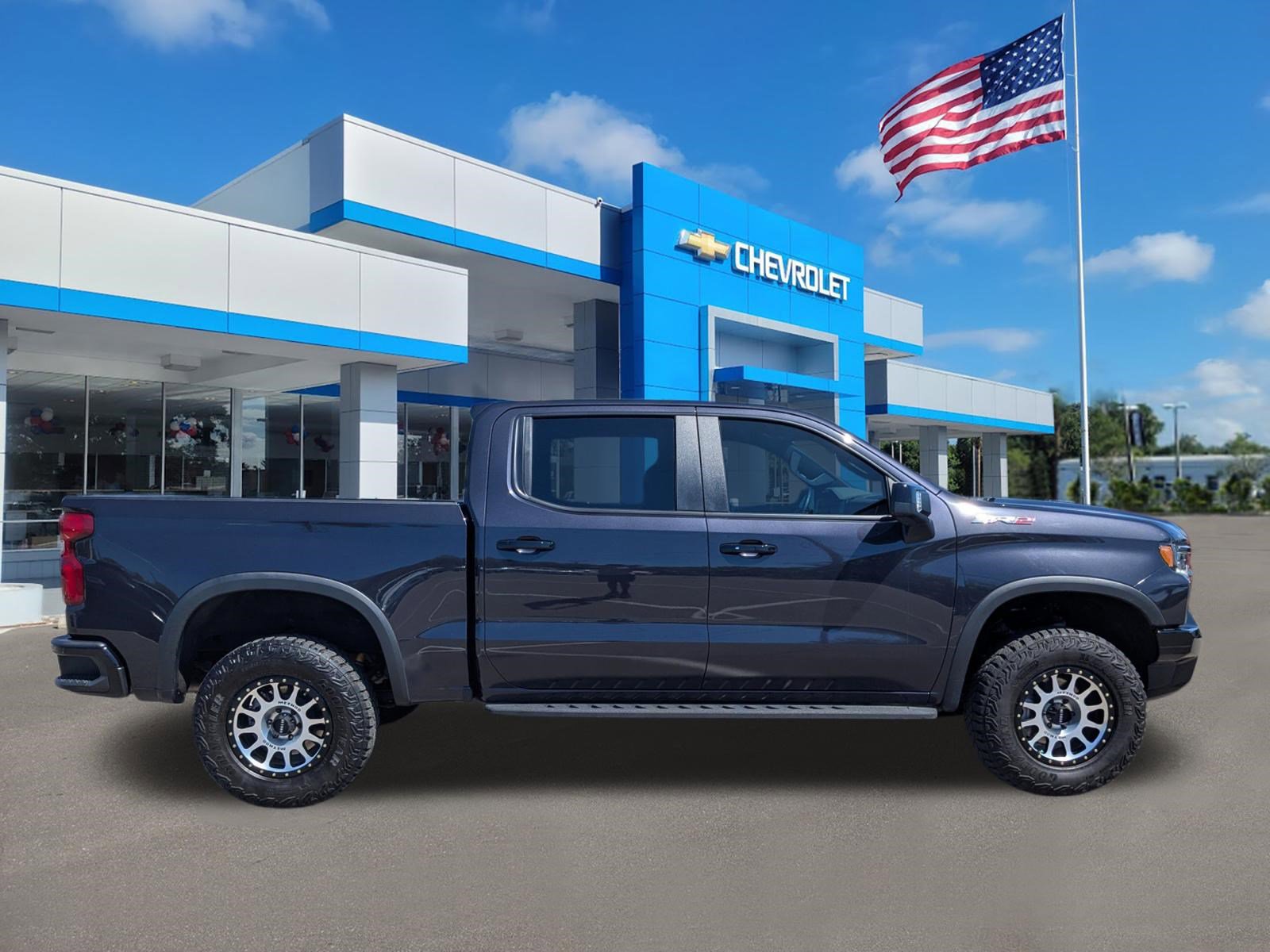 Used 2024 Chevrolet Silverado 1500 ZR2 image 3