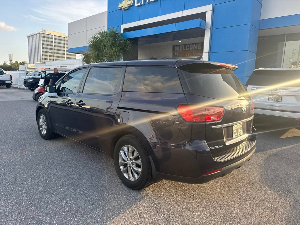 Used 2019 Kia Sedona LX FWD image 3