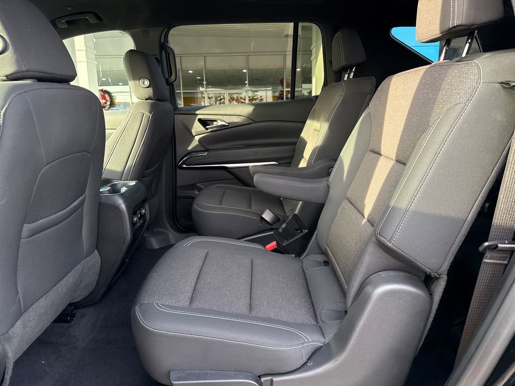 Used 2025 Chevrolet Traverse LT image 28