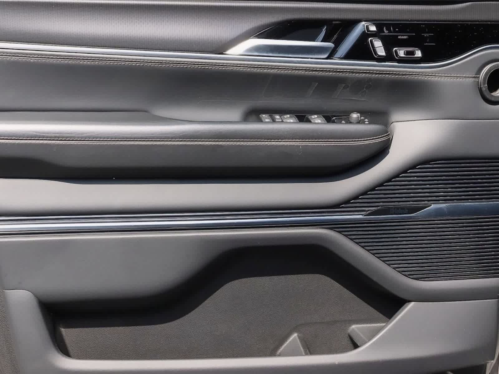 Used 2024 Jeep Grand Wagoneer Series II Obsidian w/ Quick Order Packagew 28T AWD/4WD image 34
