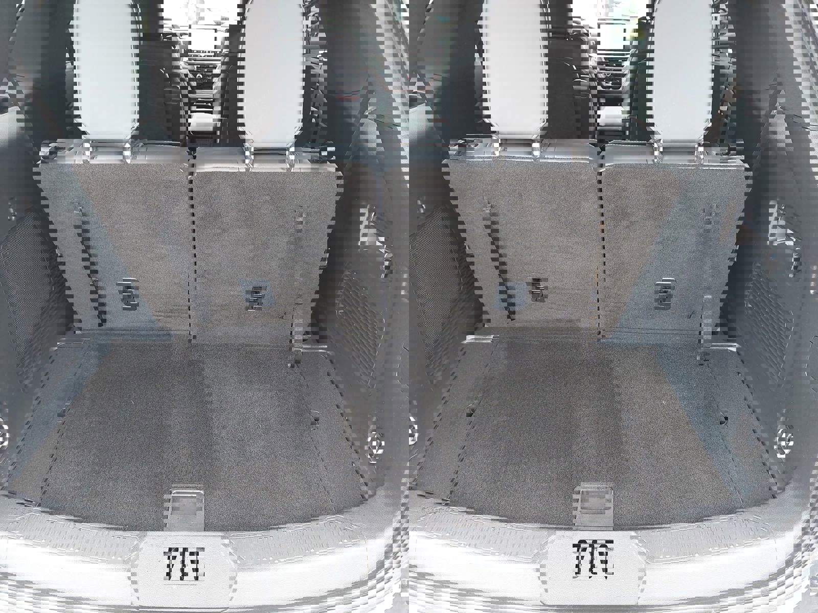 Used 2025 Ford Explorer ST-Line w/ Premium Package image 14