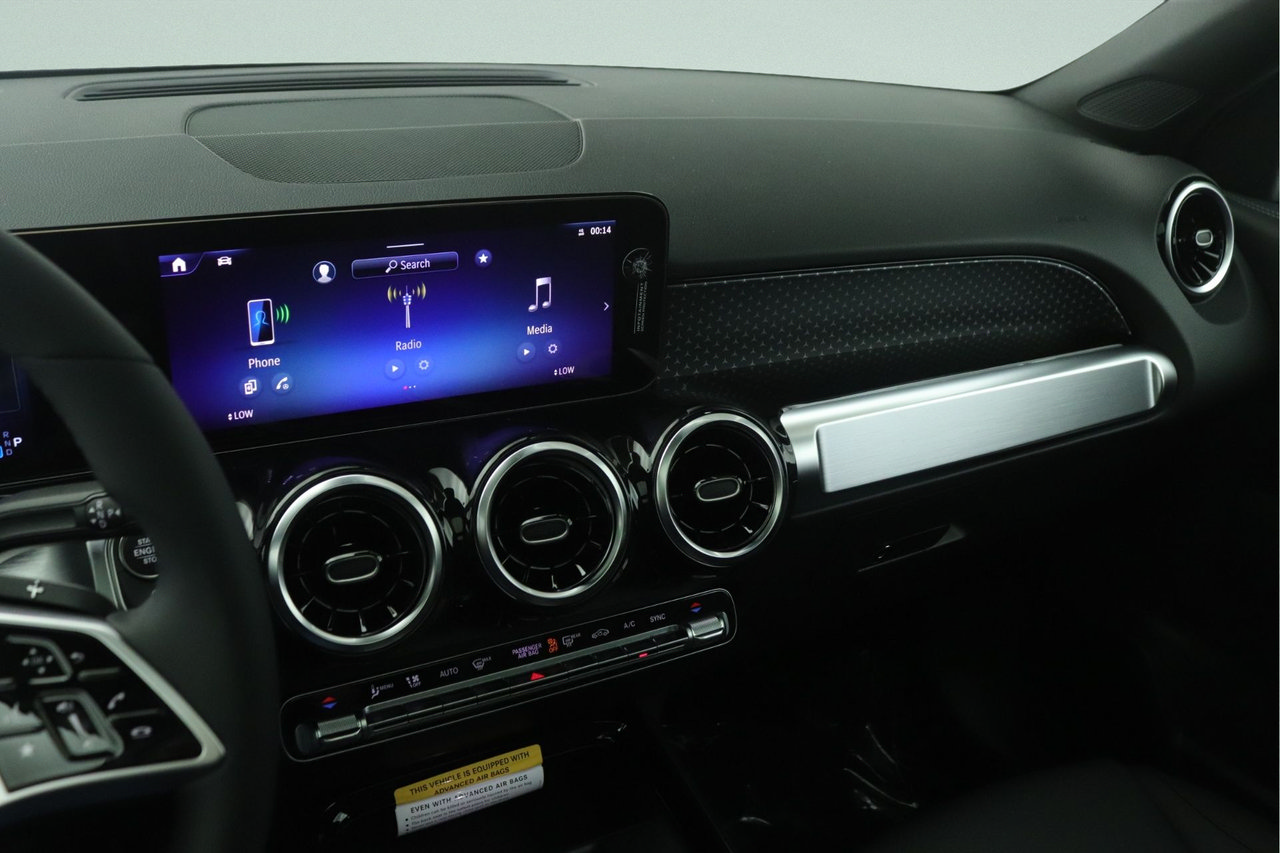 New 2026 Mercedes-Benz GLB 250 image 5