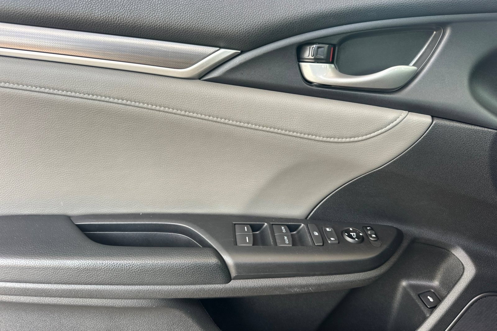Used 2019 Honda Civic EX-L image 12