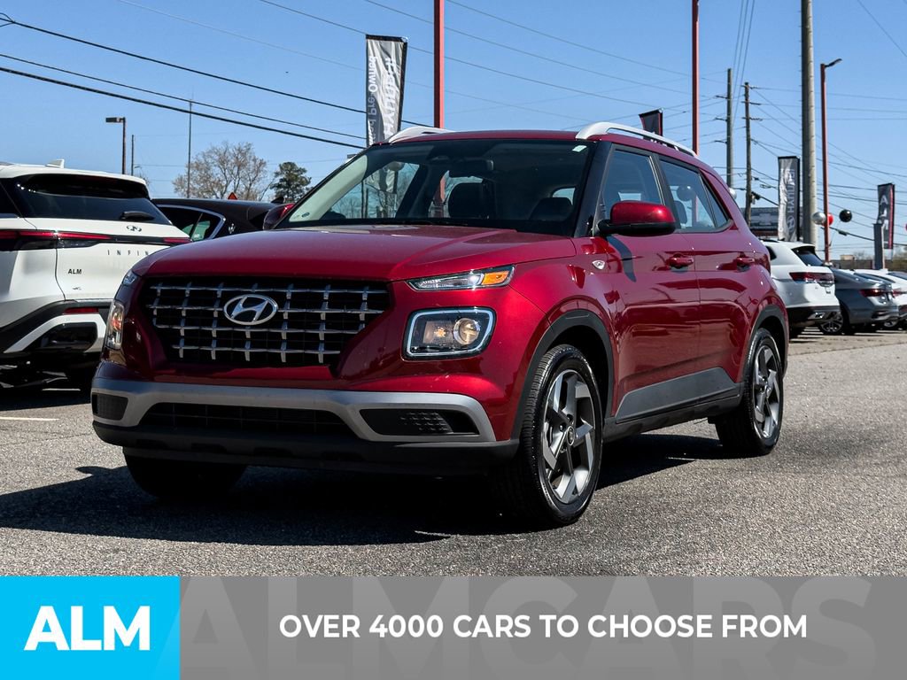 Used 2025 Hyundai Venue SEL FWD image 2