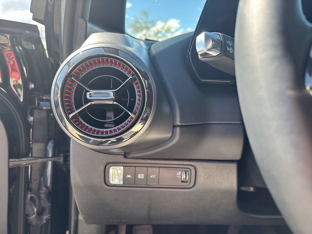 Certified 2024 Chevrolet Equinox EV RS FWD image 21