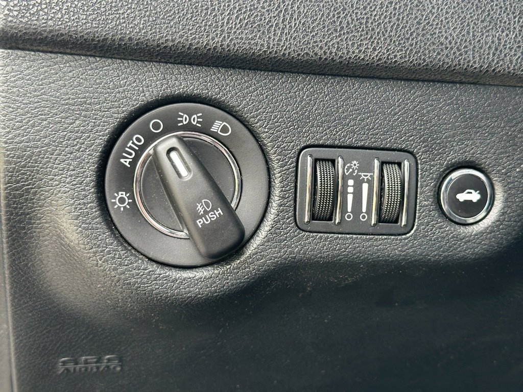 Used 2018 Chrysler 300 S image 29