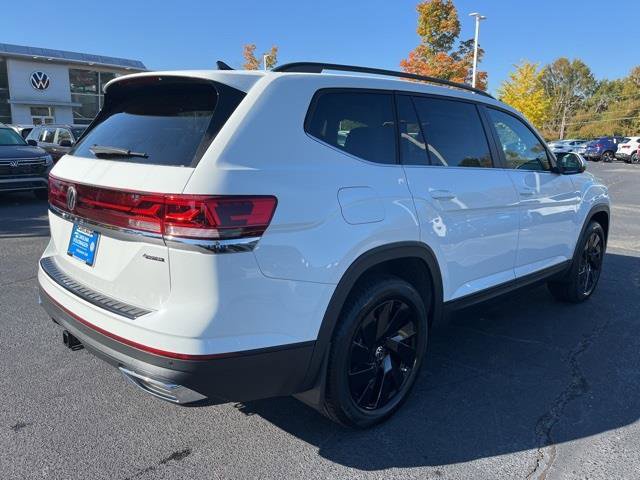 Used 2025 Volkswagen Atlas SE w/ Panoramic Sunroof Package image 7