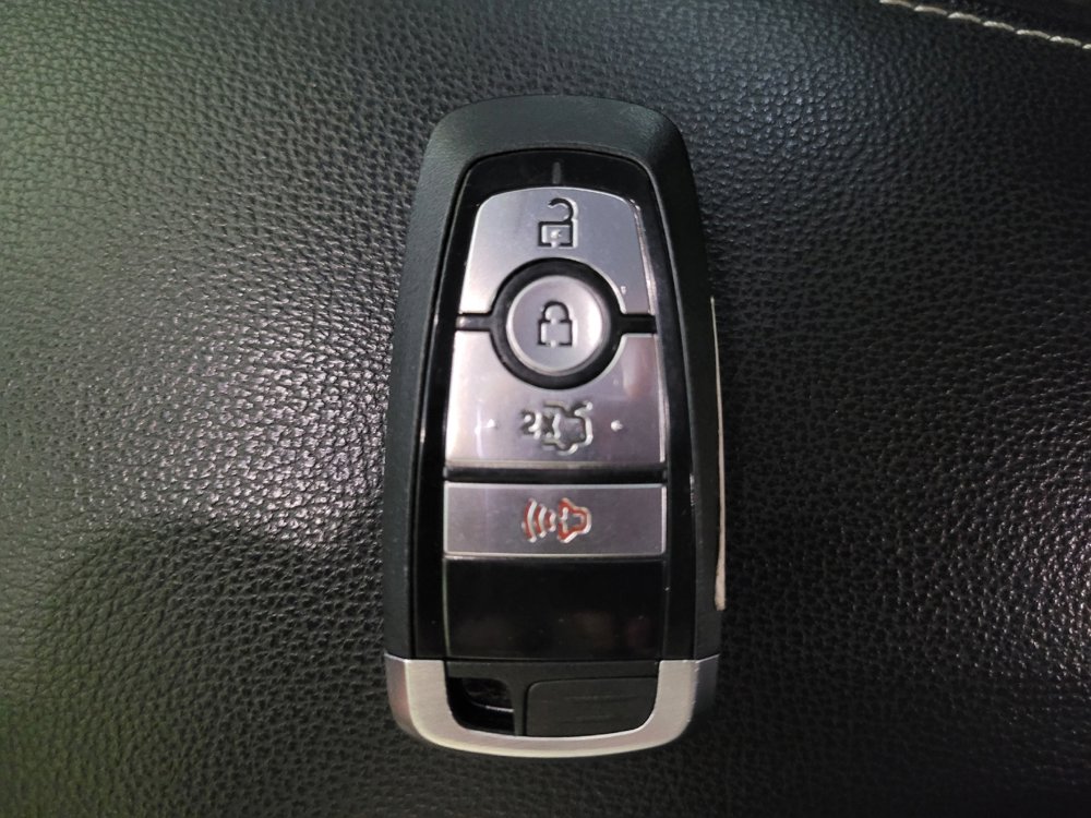 Used 2020 Ford Fusion SE FWD image 32
