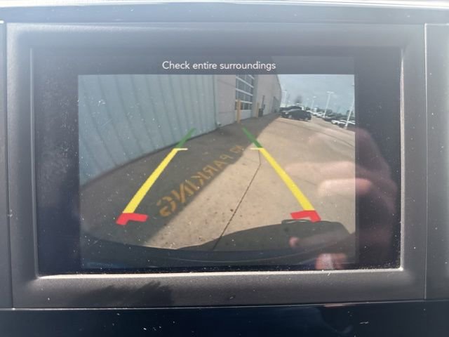 Used 2018 Chrysler Pacifica L FWD image 26