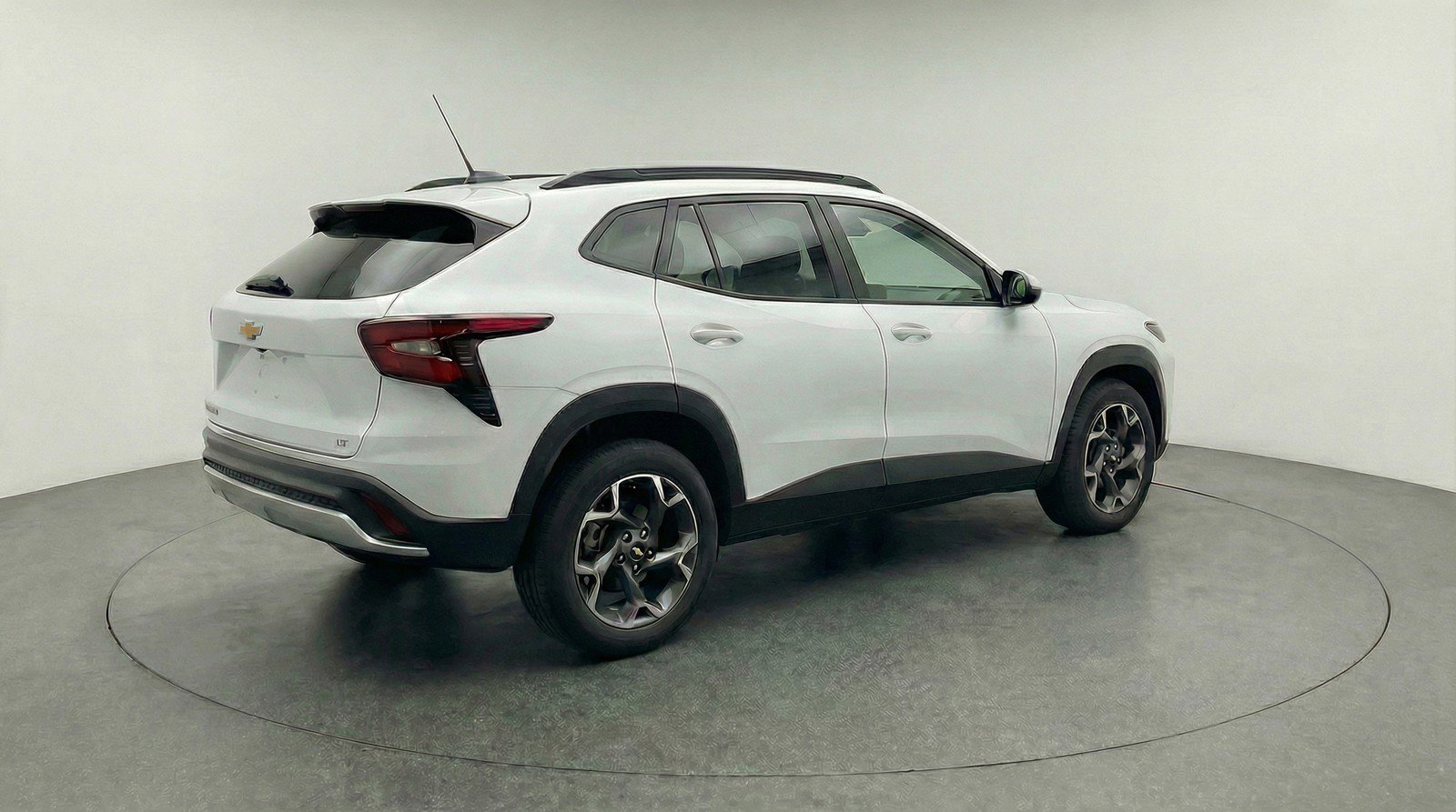 Used 2025 Chevrolet Trax LT w/ LT Convenience Package image 9