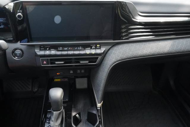 Used 2025 Toyota Camry XLE image 18