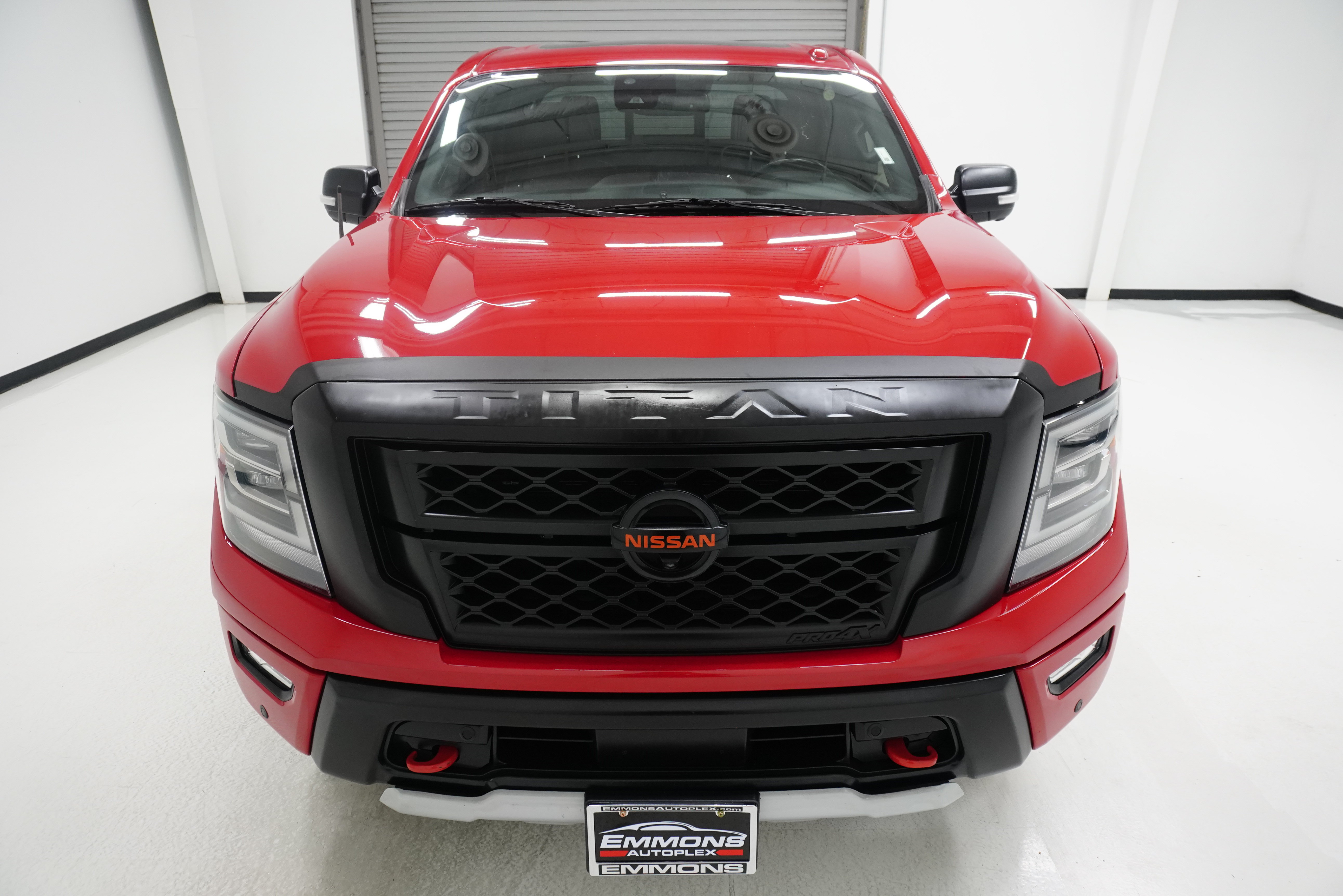 Used 2021 Nissan Titan PRO-4X w/ Pro-4x Convenience Package AWD/4WD image 2