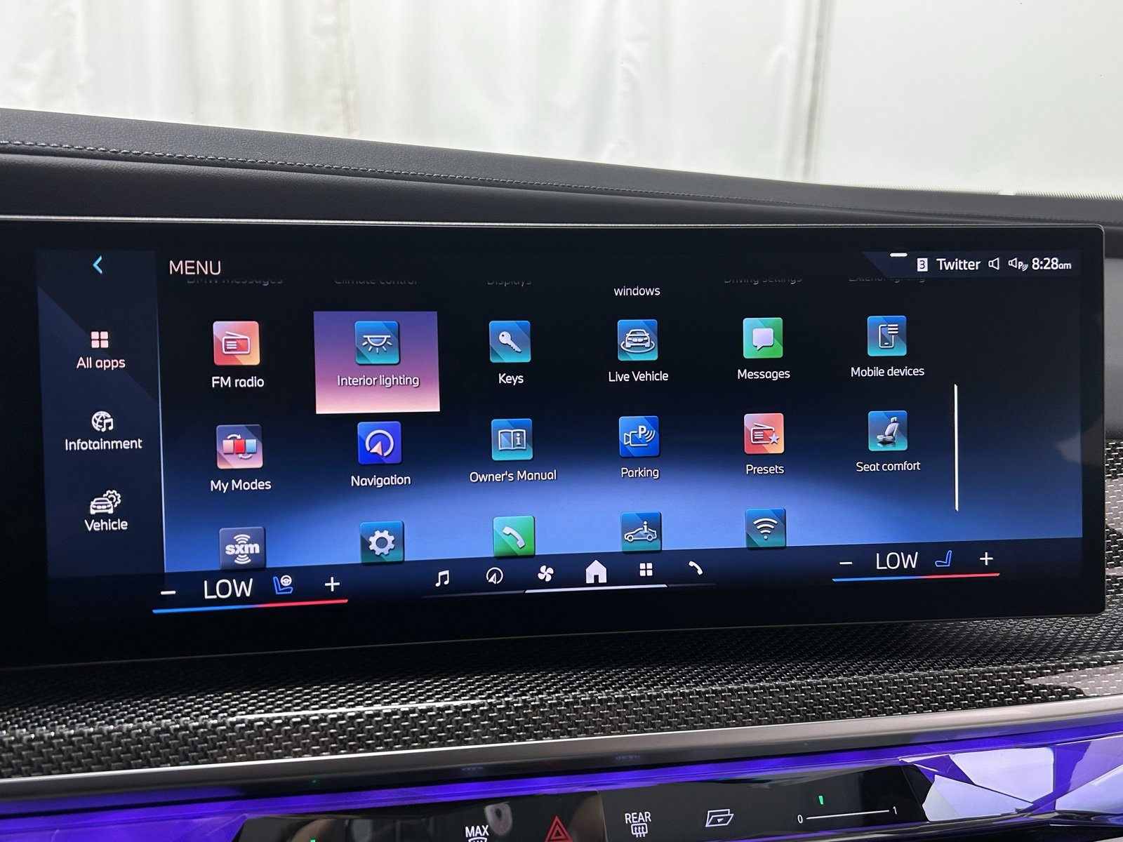 Used 2025 BMW 760i xDrive w/ Premium Package image 16