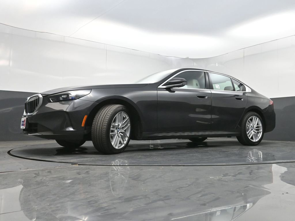 Used 2025 BMW 530i xDrive w/ Premium Package AWD/4WD image 28