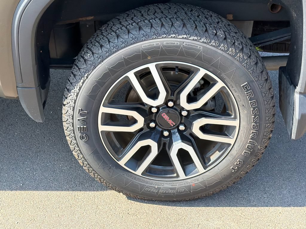 Used 2024 GMC Sierra 1500 AT4 w/ Technology Package AWD/4WD image 19