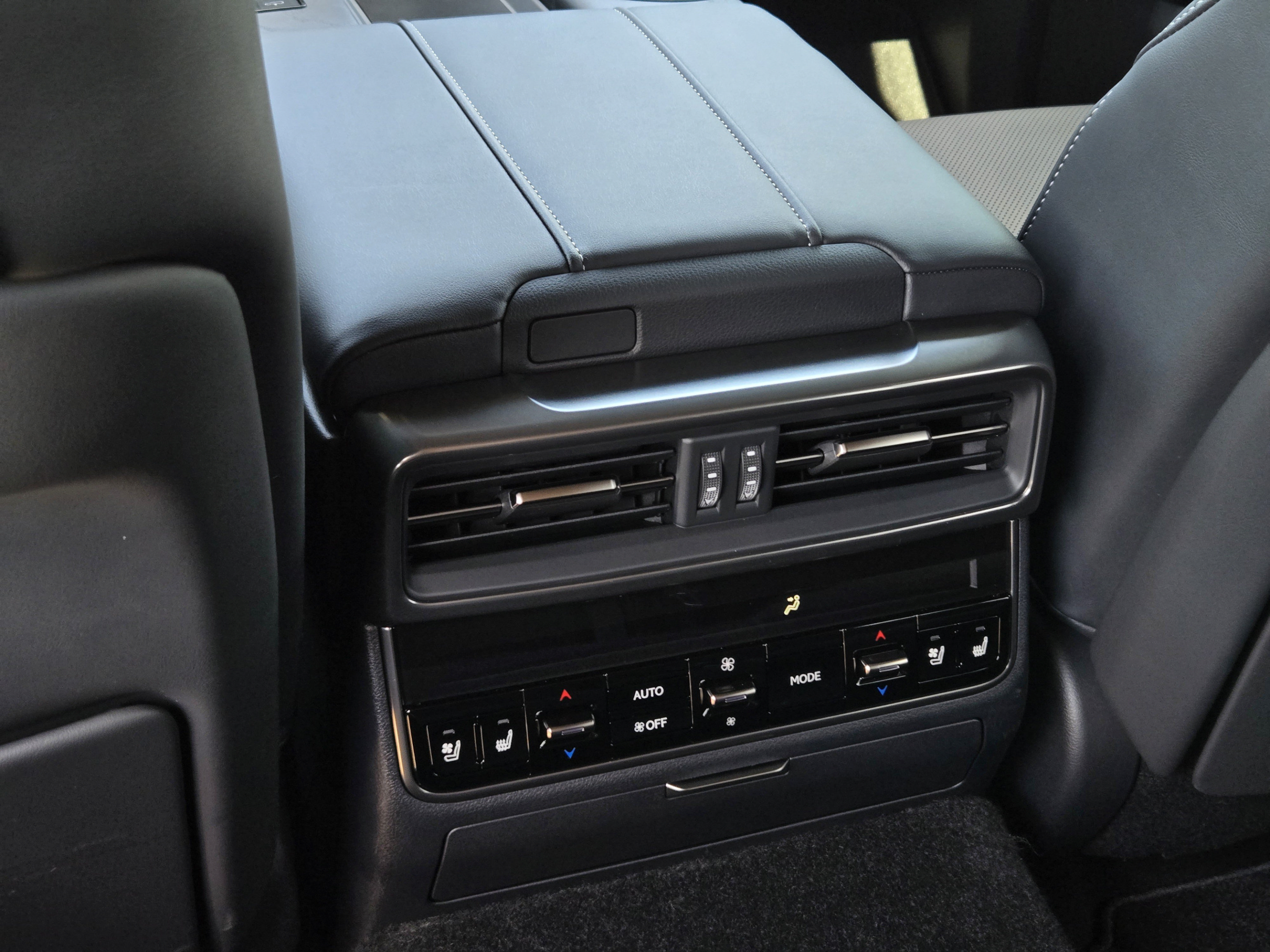 New 2026 Lexus LX 700h Luxury w/ Appearance Package AWD/4WD image 17