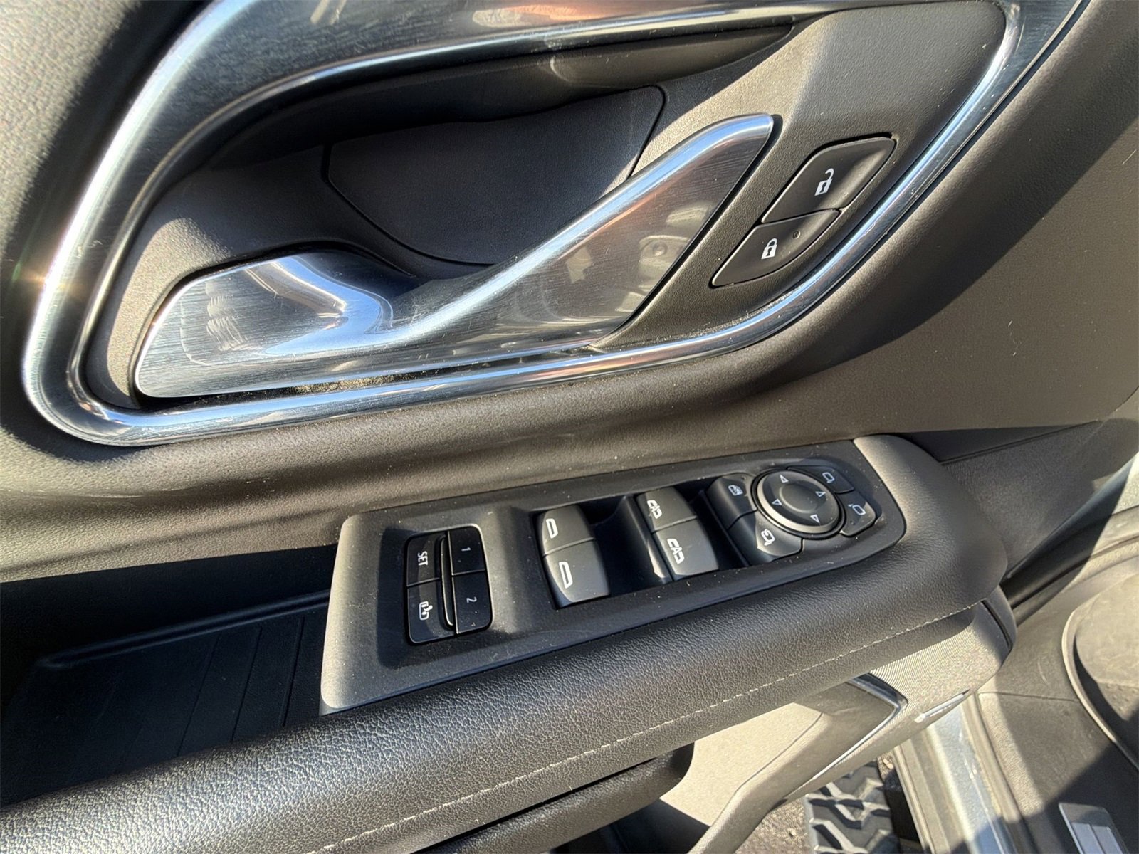 Used 2023 Chevrolet Suburban Z71 w/ Luxury Package image 22