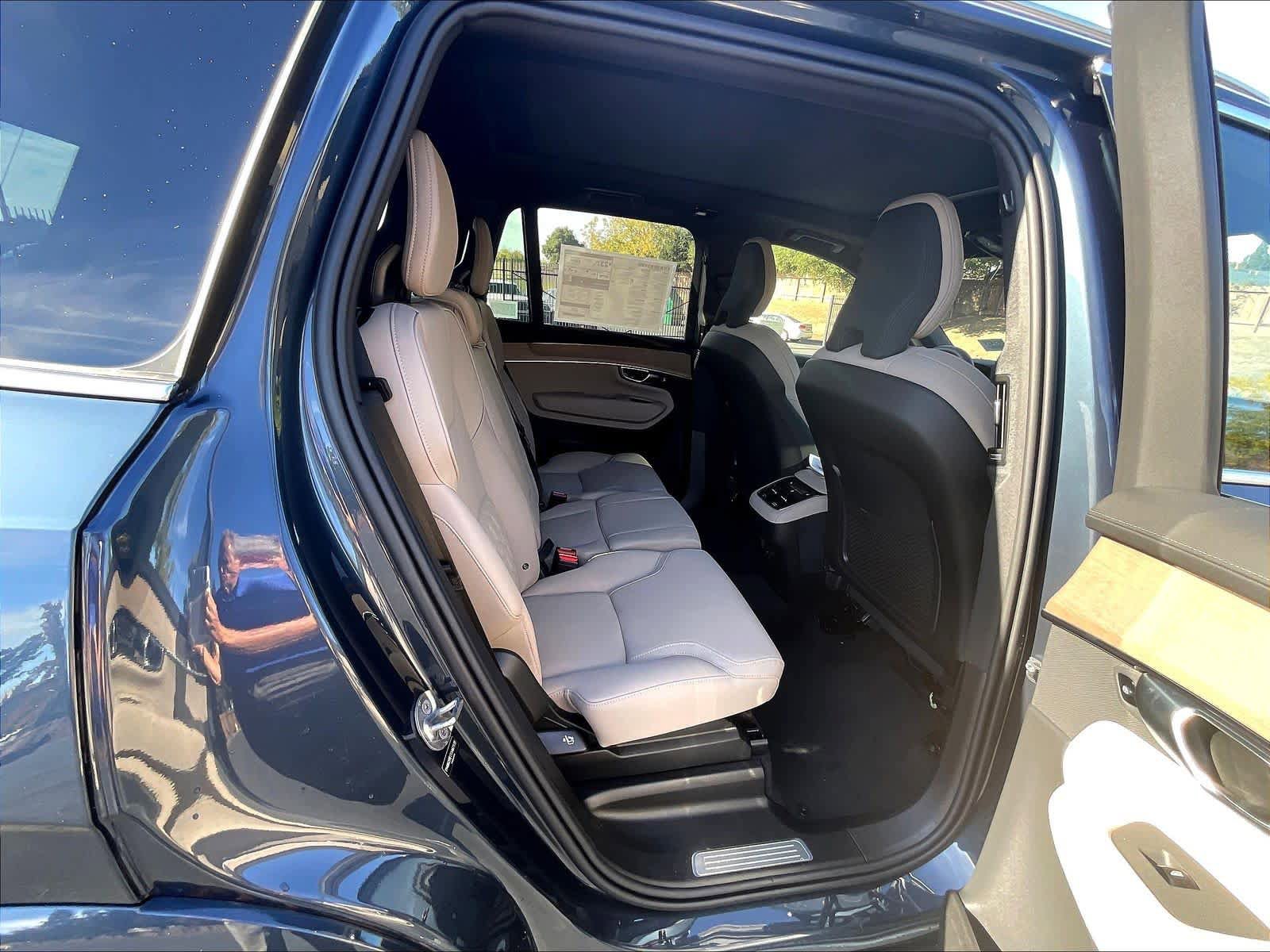 New 2026 Volvo XC90 B6 Plus w/ Protection Package Premier image 27