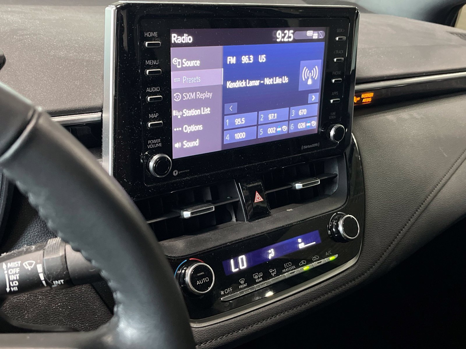 Used 2021 Toyota Corolla SE FWD image 18