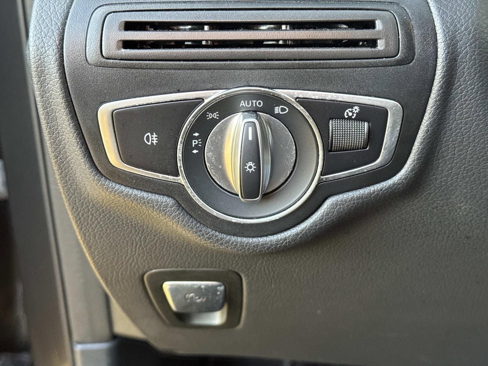 Used 2022 Mercedes-Benz GLC 300 4MATIC Coupe image 21