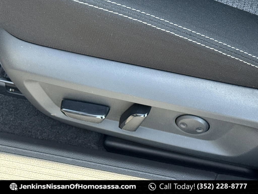 Certified 2022 Nissan Rogue SV FWD image 29