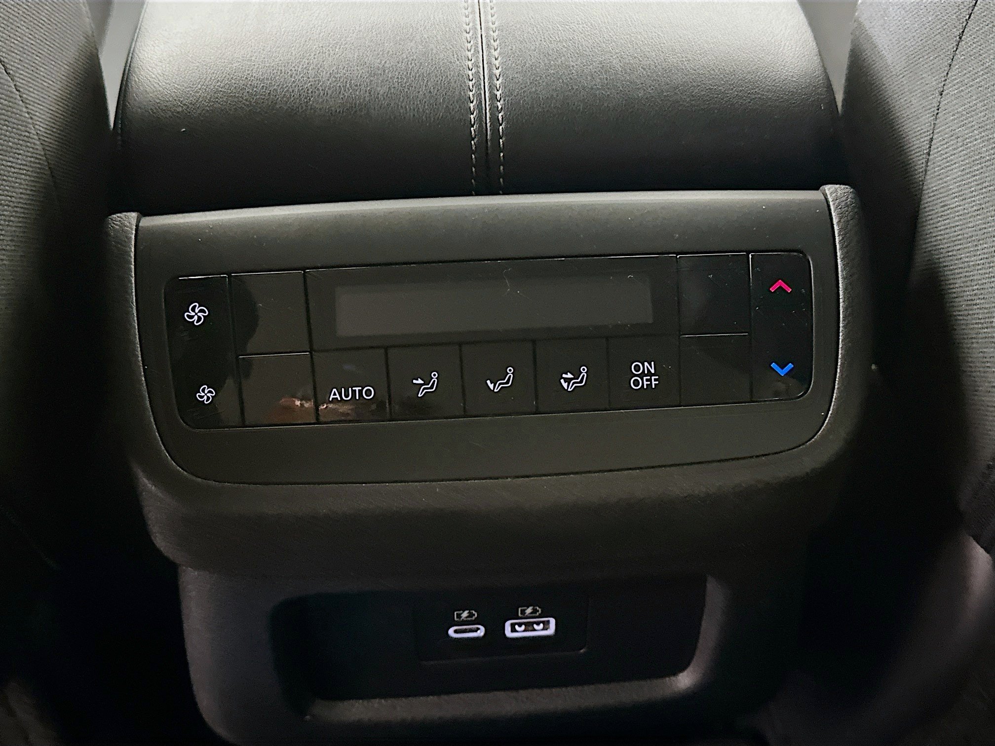 Used 2025 Nissan Pathfinder SV FWD image 27