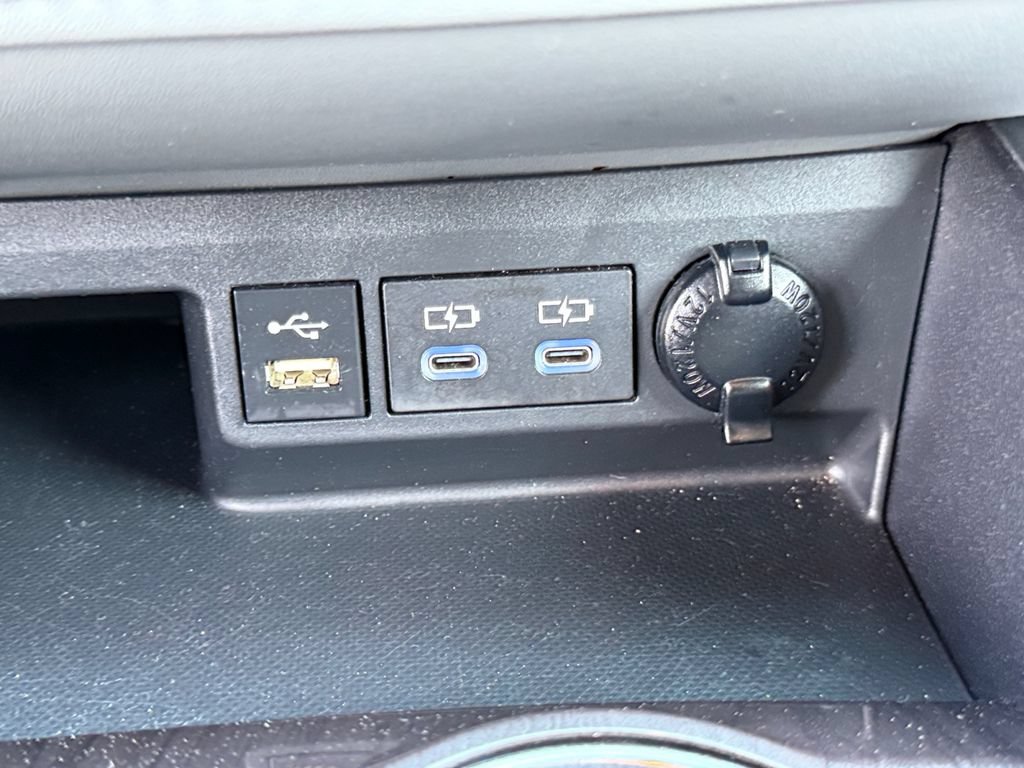 Used 2022 Toyota Highlander Limited FWD image 18