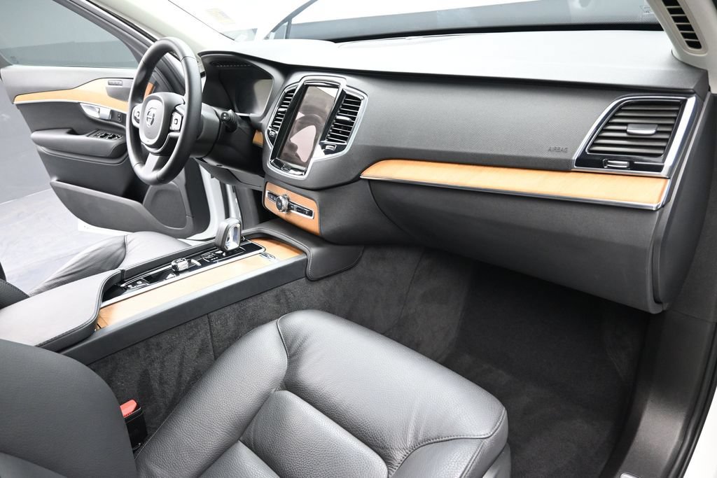Used 2023 Volvo XC90 B6 Plus AWD/4WD image 23