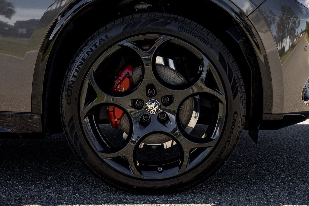 New 2025 Alfa Romeo Stelvio Sprint image 12