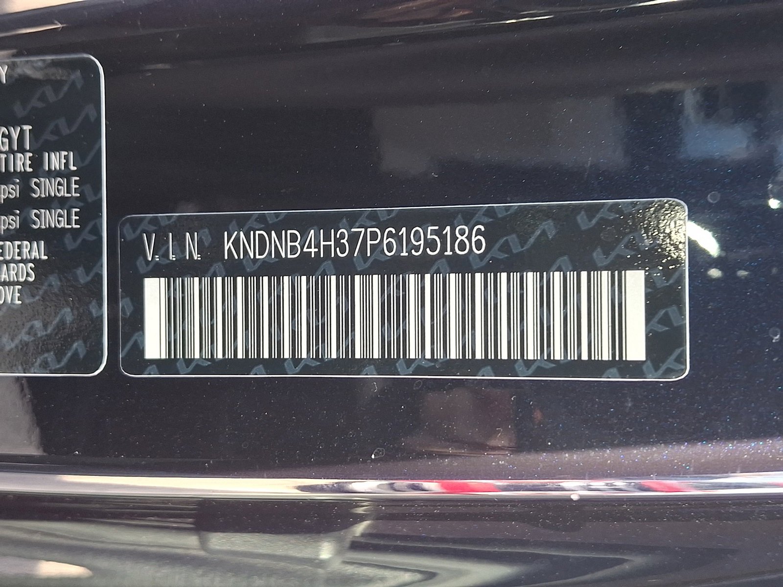 Used 2023 Kia Carnival LX image 28