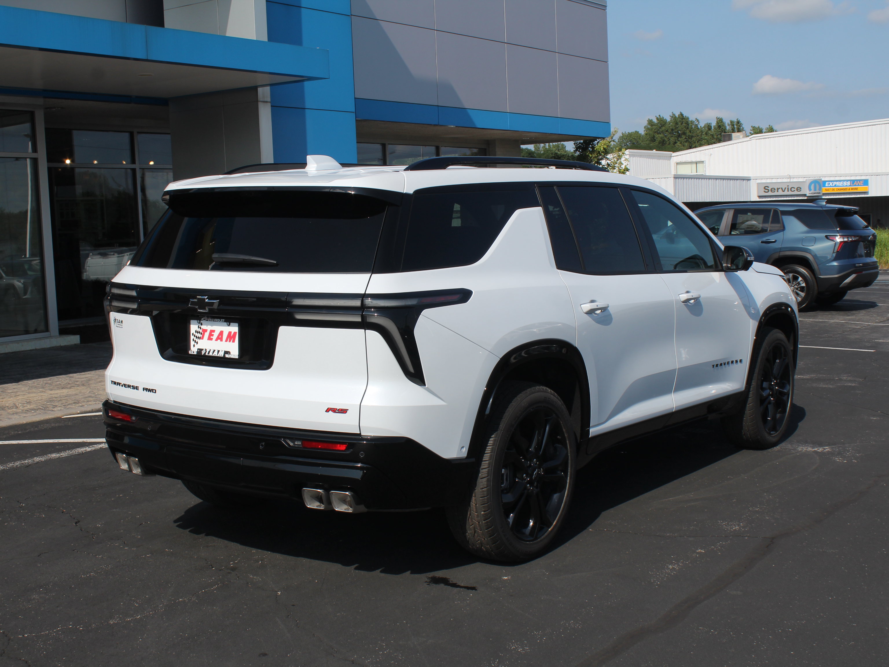 New 2027 Chevrolet Traverse RS w/ LPO, Floor Liner Package AWD/4WD image 4