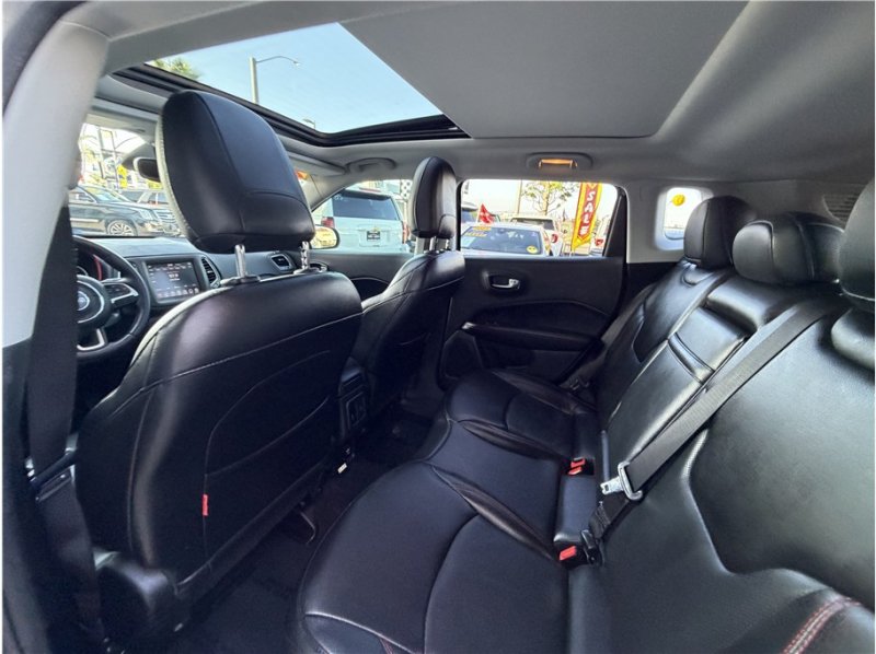 Used 2019 Jeep Compass Trailhawk w/ Leather Interior Group AWD/4WD image 20