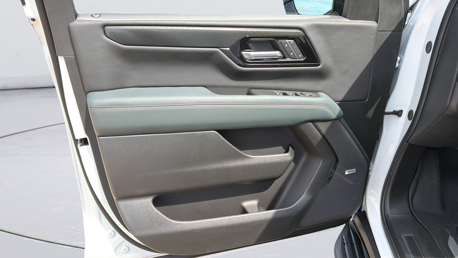New 2026 GMC Yukon AT4 w/ LPO, Floor Liner Package AWD/4WD image 22