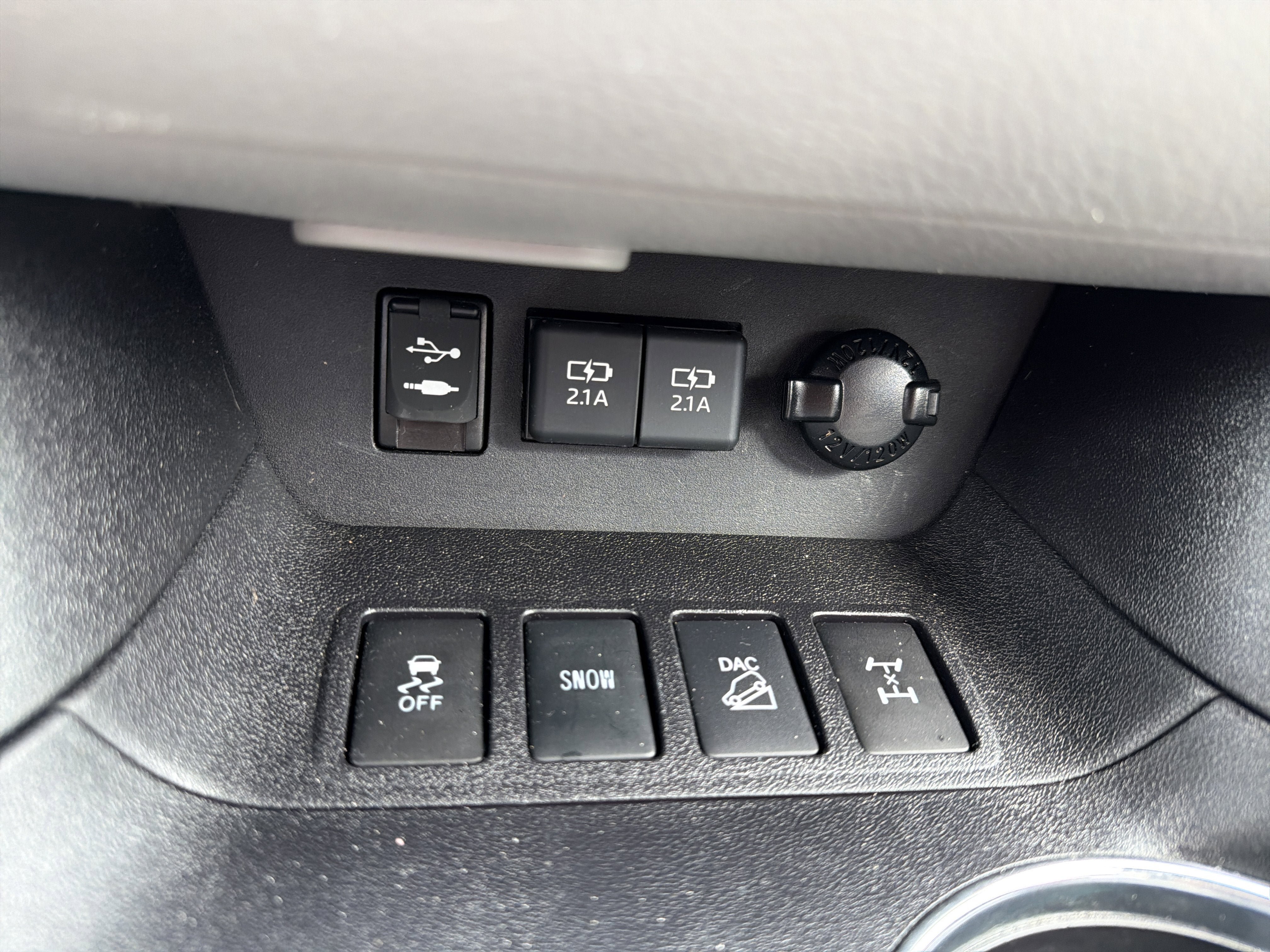 Used 2019 Toyota Highlander Plus AWD/4WD image 20