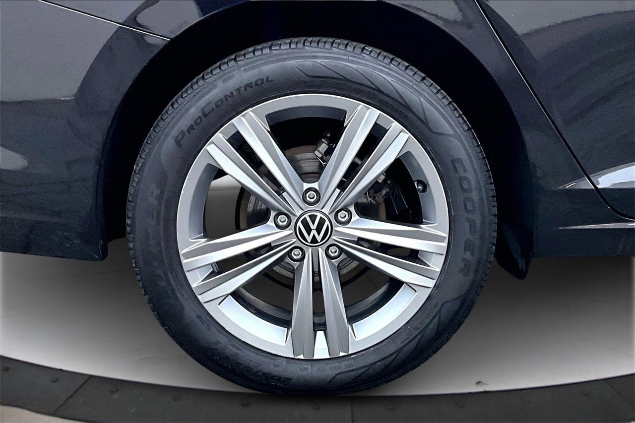 Used 2024 Volkswagen Jetta SE image 33