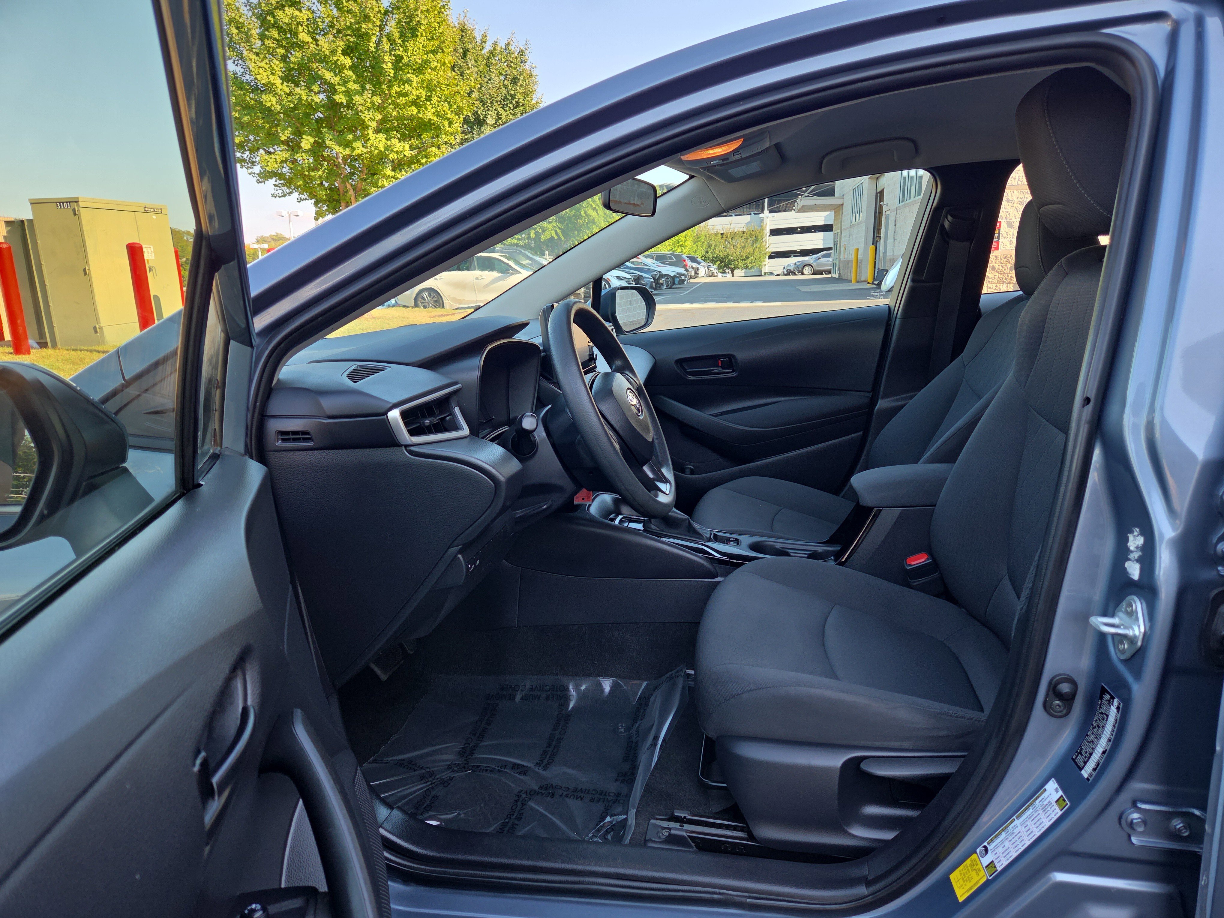 Used 2022 Toyota Corolla LE image 23