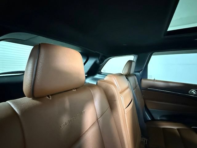 Used 2020 Jeep Grand Cherokee Summit AWD/4WD image 23