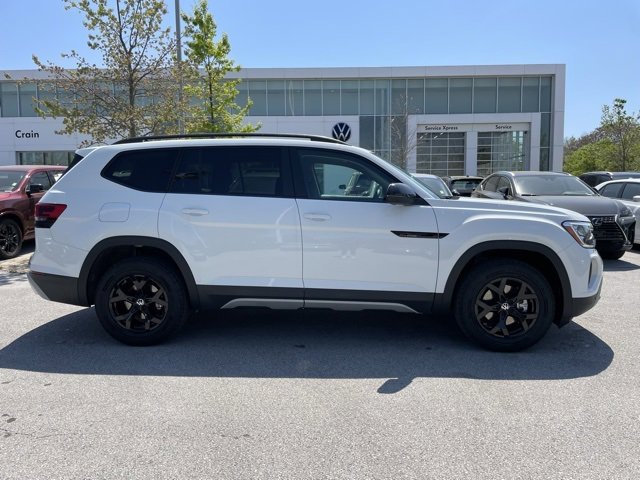New 2025 Volkswagen Atlas Peak Edition SE image 8