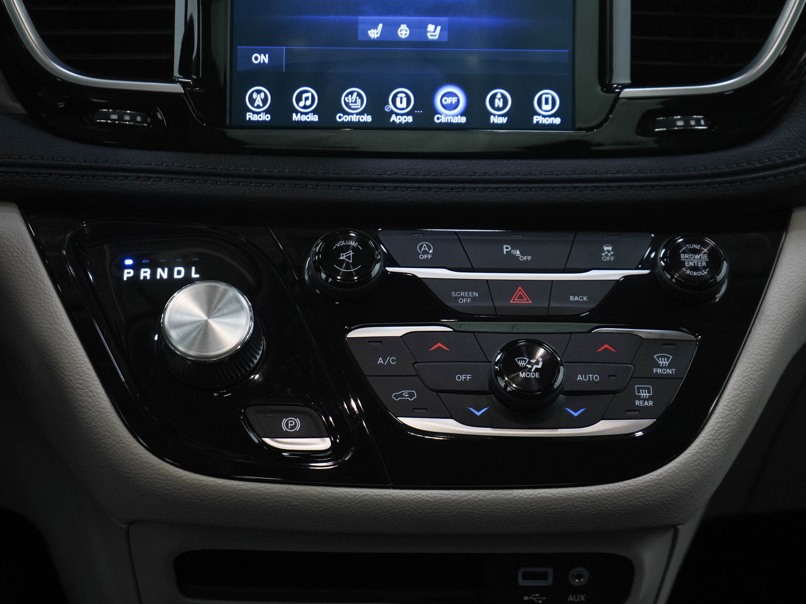 Used 2017 Chrysler Pacifica Limited w/ UConnect Theater Package FWD image 22
