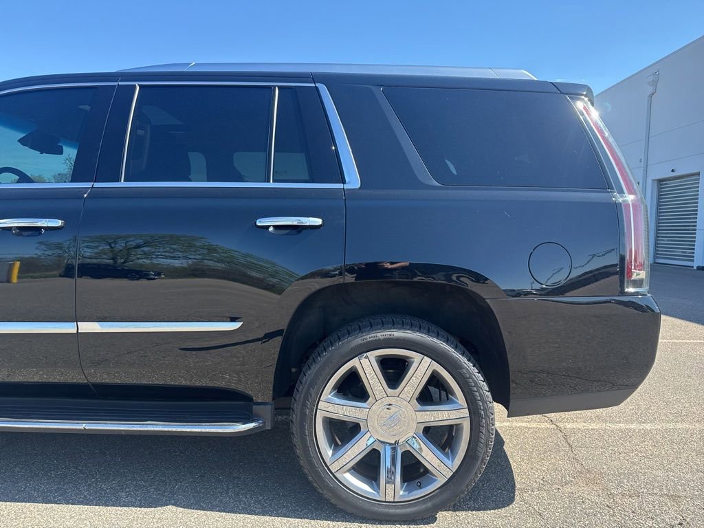 Used 2019 Cadillac Escalade Premium Luxury AWD/4WD image 7