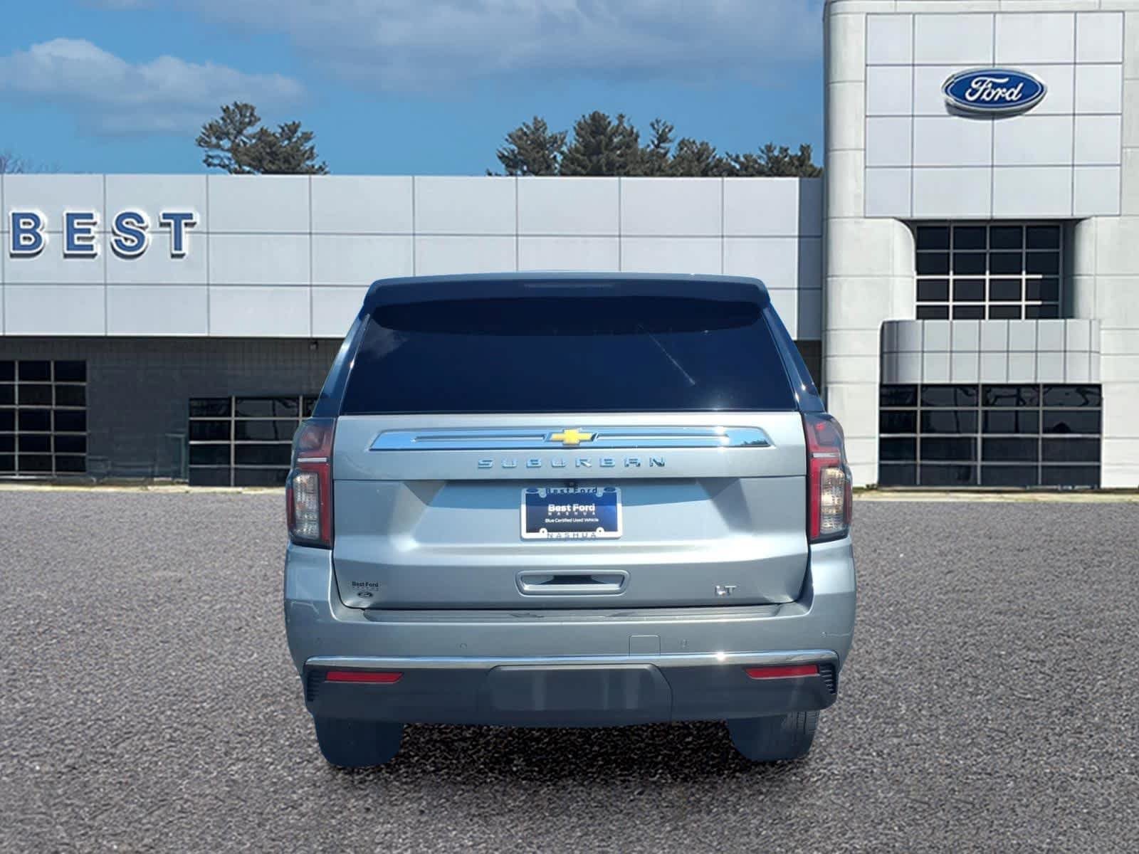 Used 2023 Chevrolet Suburban LT w/ Luxury Package AWD/4WD image 5