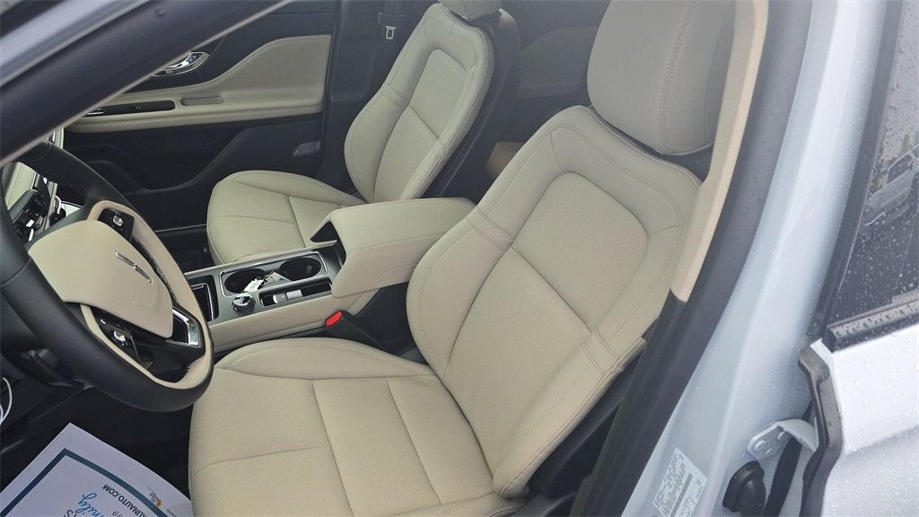 Used 2025 Lincoln Corsair Grand Touring w/ Jet Appearance Package image 11