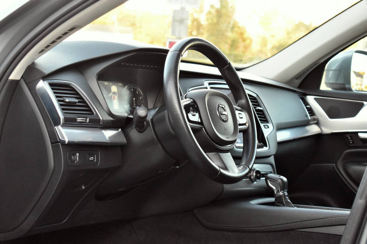 Used 2017 Volvo XC90 T6 Momentum w/ Vision Package AWD/4WD image 19