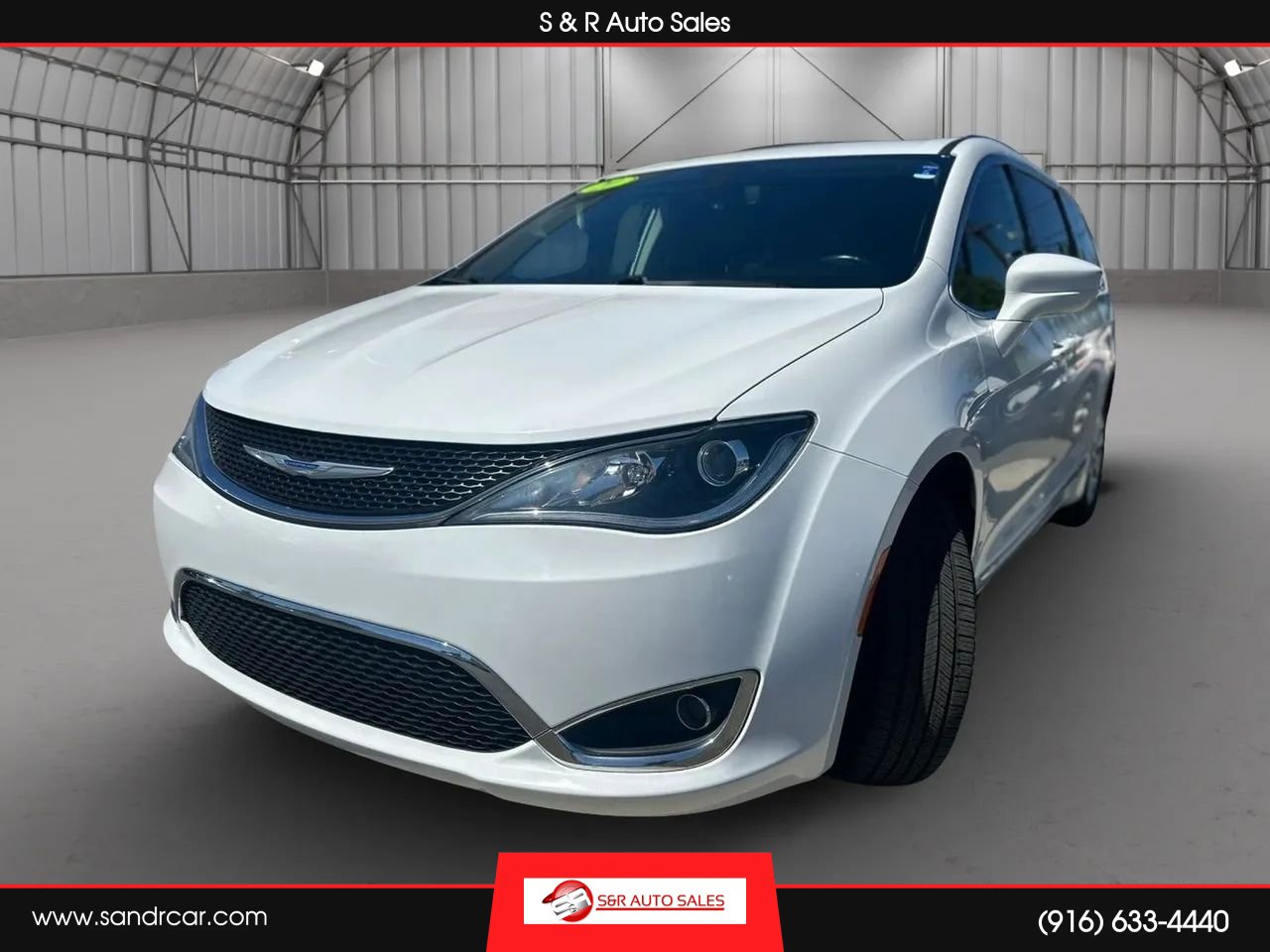 Used 2020 Chrysler Pacifica Touring-L FWD image 1