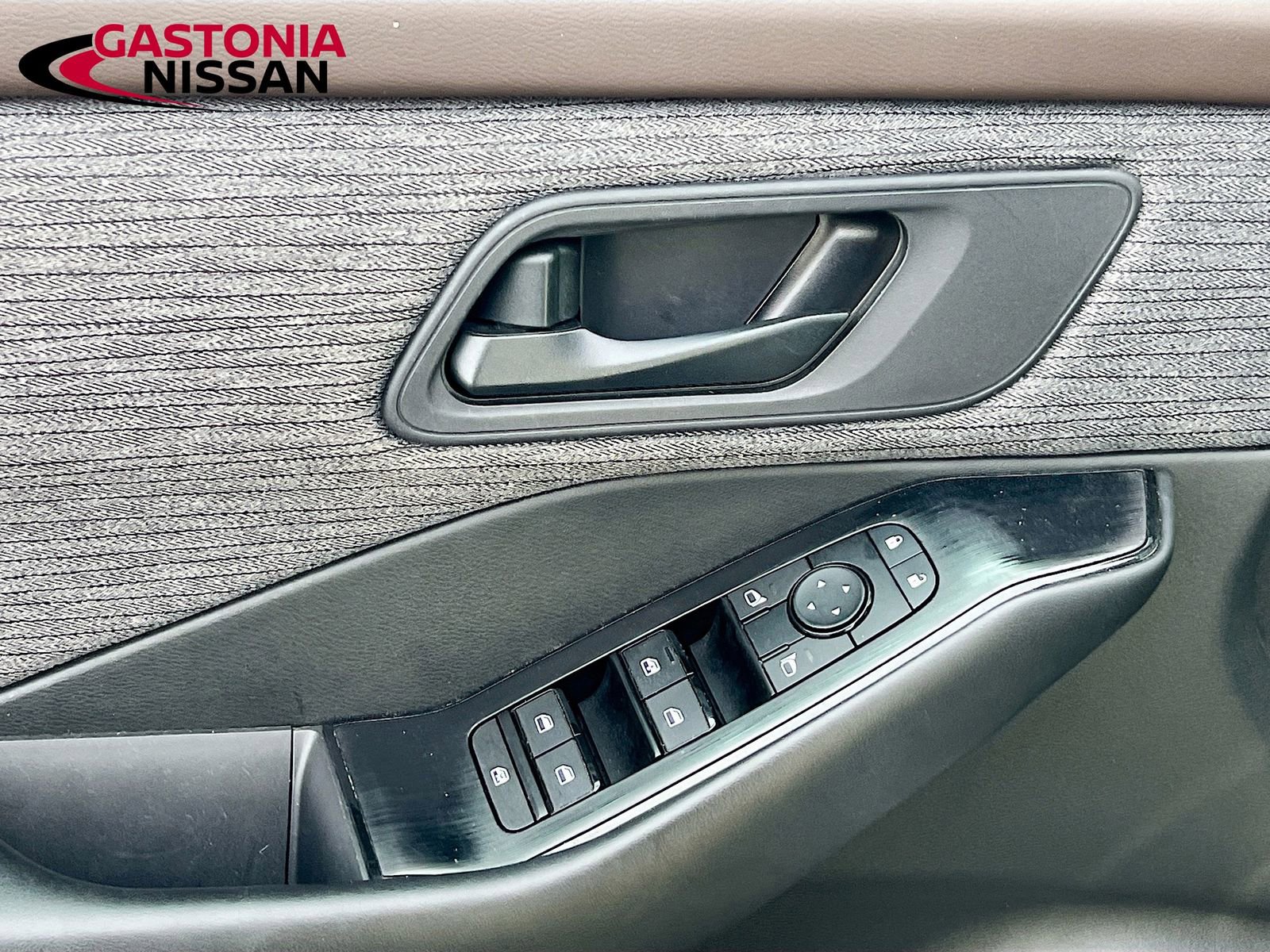 Used 2023 Nissan Rogue S image 22