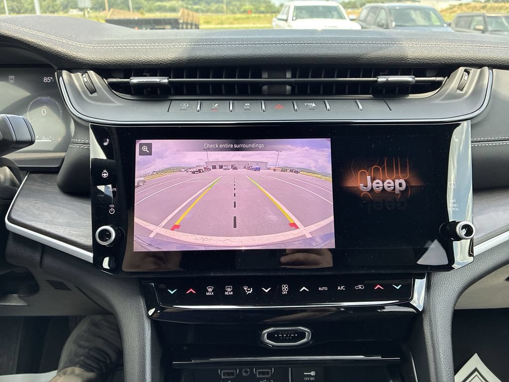 New 2026 Jeep Grand Cherokee Altitude AWD/4WD image 18