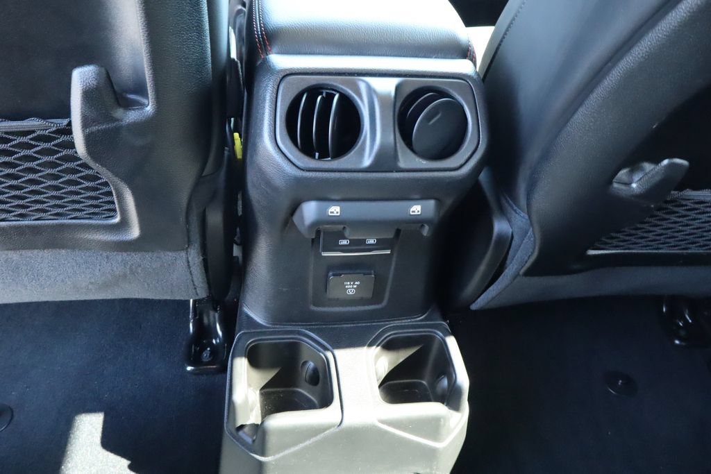 Used 2025 Jeep Gladiator Rubicon w/ Convenience Group AWD/4WD image 32