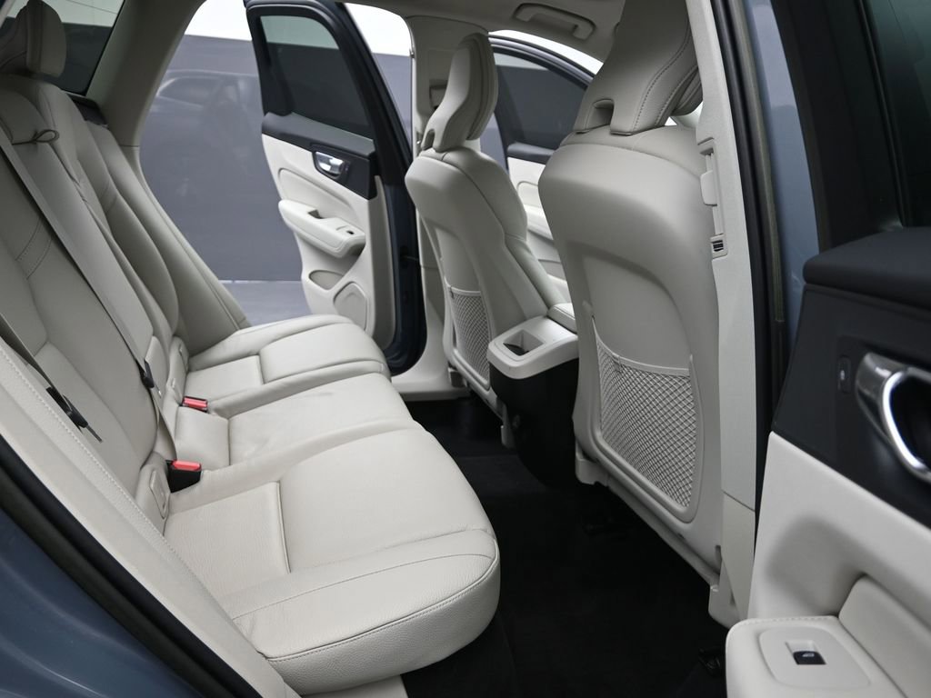 Used 2023 Volvo XC60 B5 Plus w/ Protection Package Premier image 17